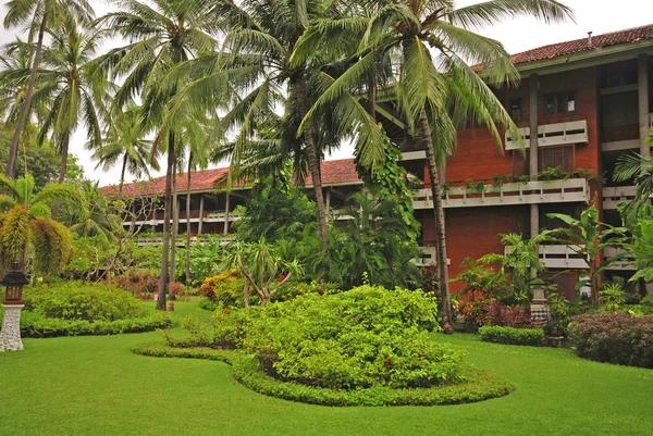 Top Resorts in Lonavala Offering Authentic Local Cuisine